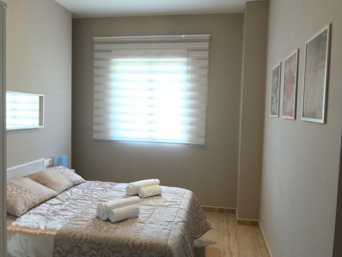 Apartamento Deluxe เบนัลมาเดนา ภายนอก รูปภาพ