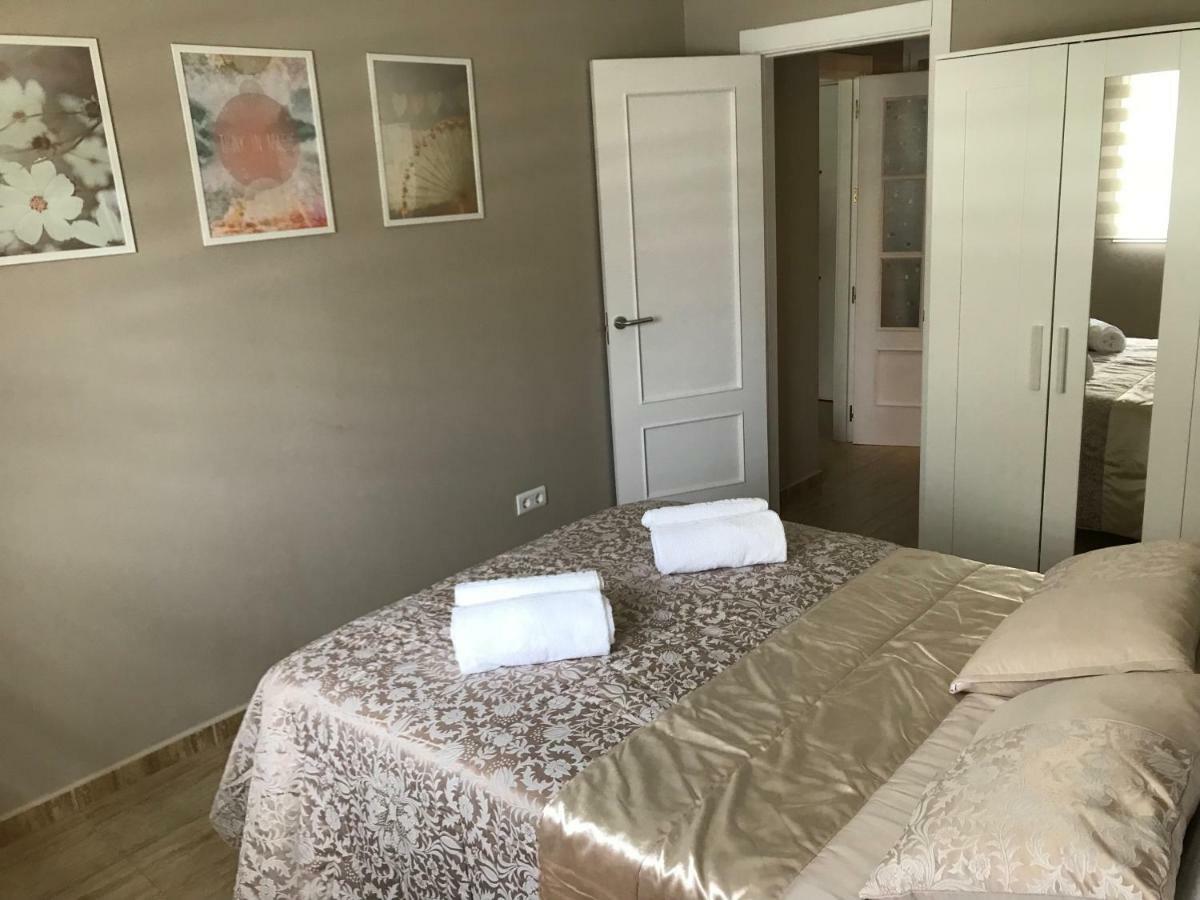 Apartamento Deluxe เบนัลมาเดนา ภายนอก รูปภาพ