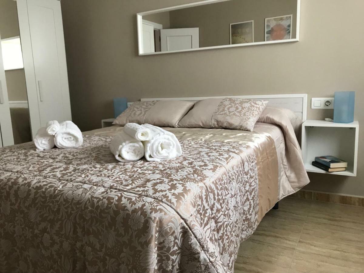 Apartamento Deluxe เบนัลมาเดนา ภายนอก รูปภาพ