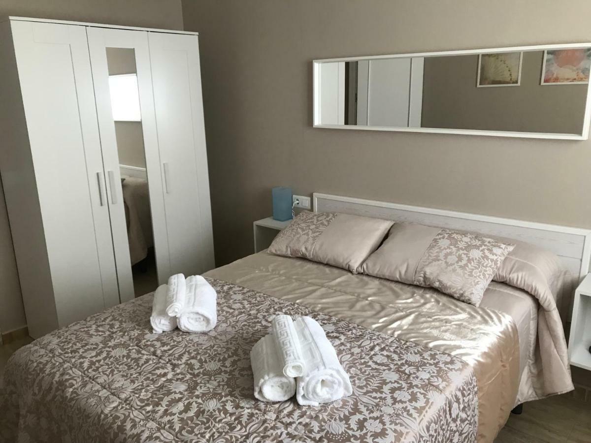 Apartamento Deluxe เบนัลมาเดนา ภายนอก รูปภาพ