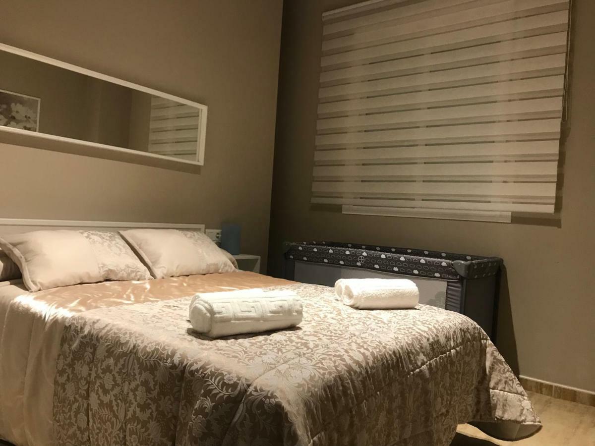Apartamento Deluxe เบนัลมาเดนา ภายนอก รูปภาพ